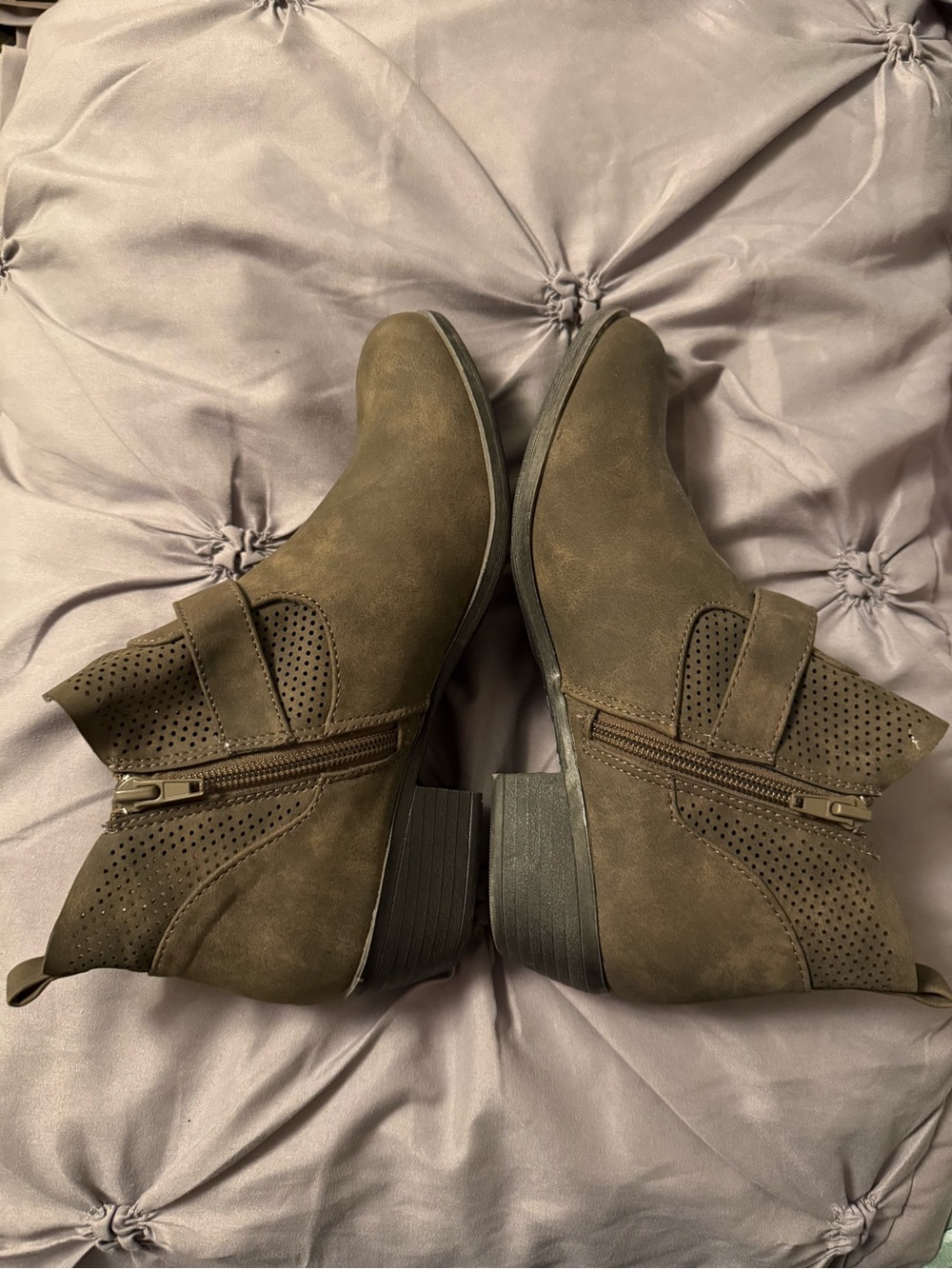 No Parking size 8 women’s booties brown/gray